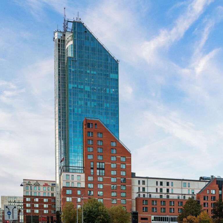 Bild på skrapan i Västerås skyline