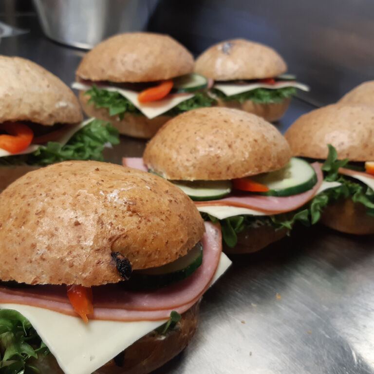 Visitvastmanland cafe malin ostskinkfralla