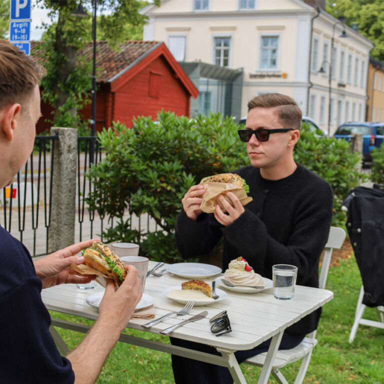 Visitvastmanland cafe malin utomhus2