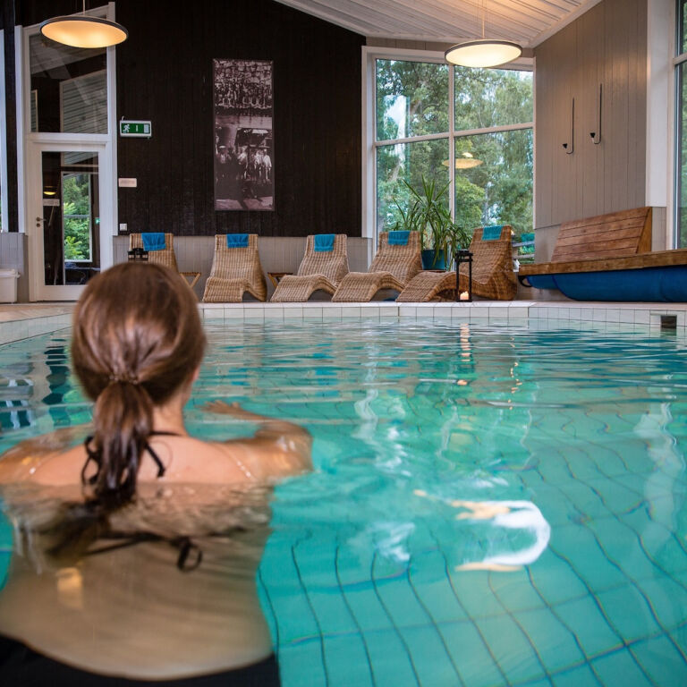 Visit vastmanland farna herrgard Indoor pool toppbild farna spa