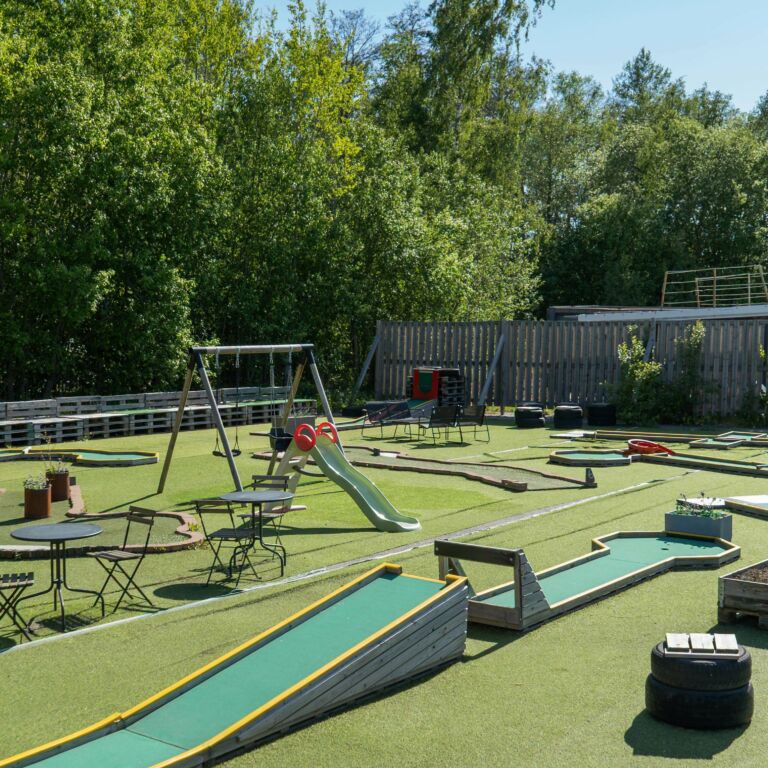 Visit vastmanland gotlunda glass minigolf
