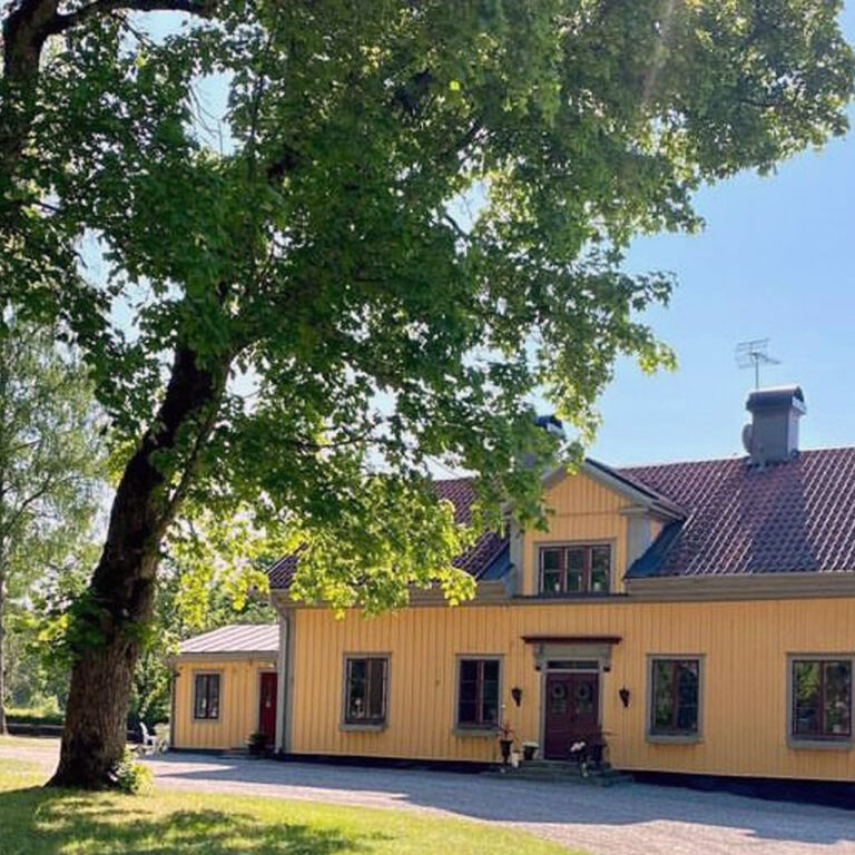 Visitvastmanland hallby gard toppbild