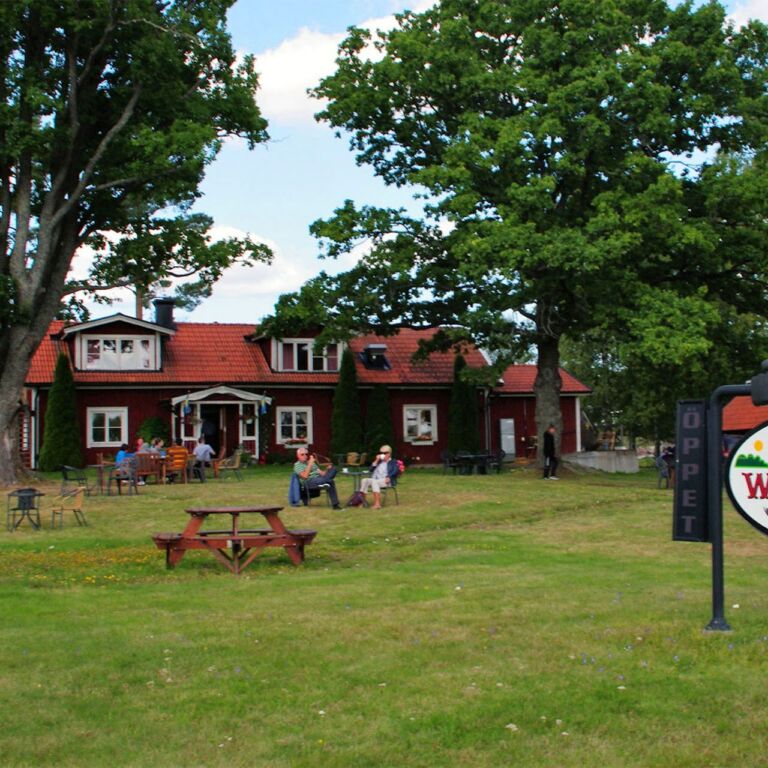 Visit vastmanland hogsjo vardshus exterior sommarbild toppbild