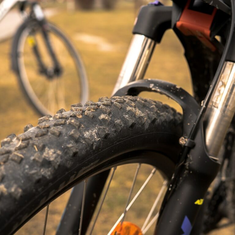 MTB i närbild hjulet syns