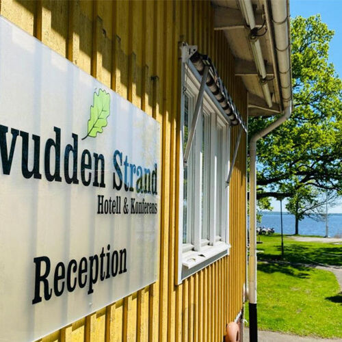Visitvastmanland lovudden strand bild1