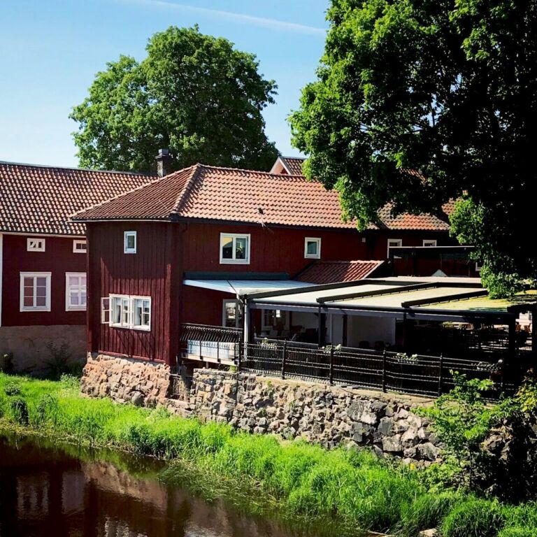 bild på restaurang Ågarden vid vackra Arbogån