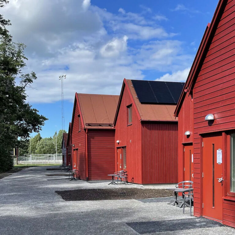 Visitvastmanland rocklunda village toppbild