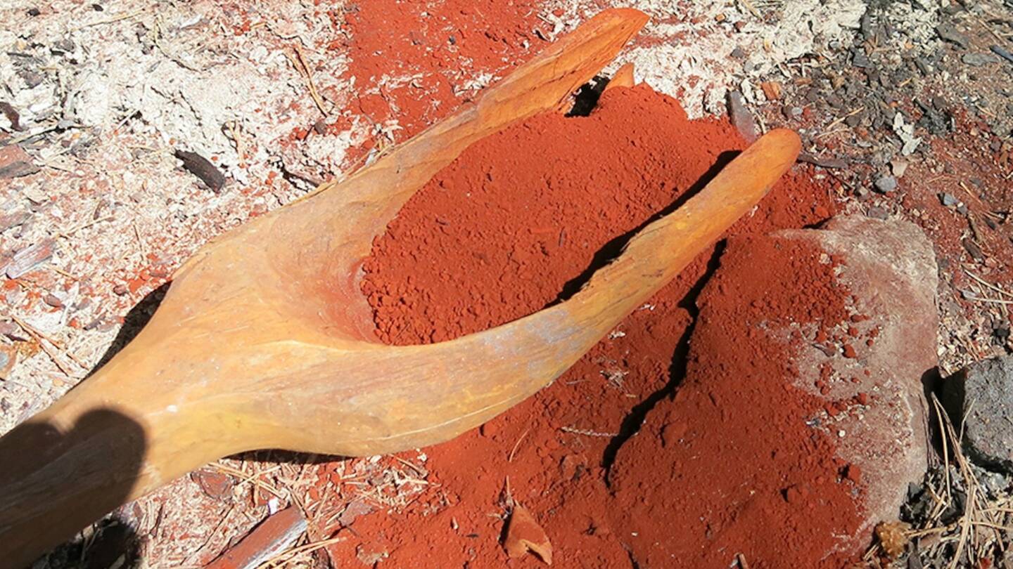 Bild av gräver i rödajorden