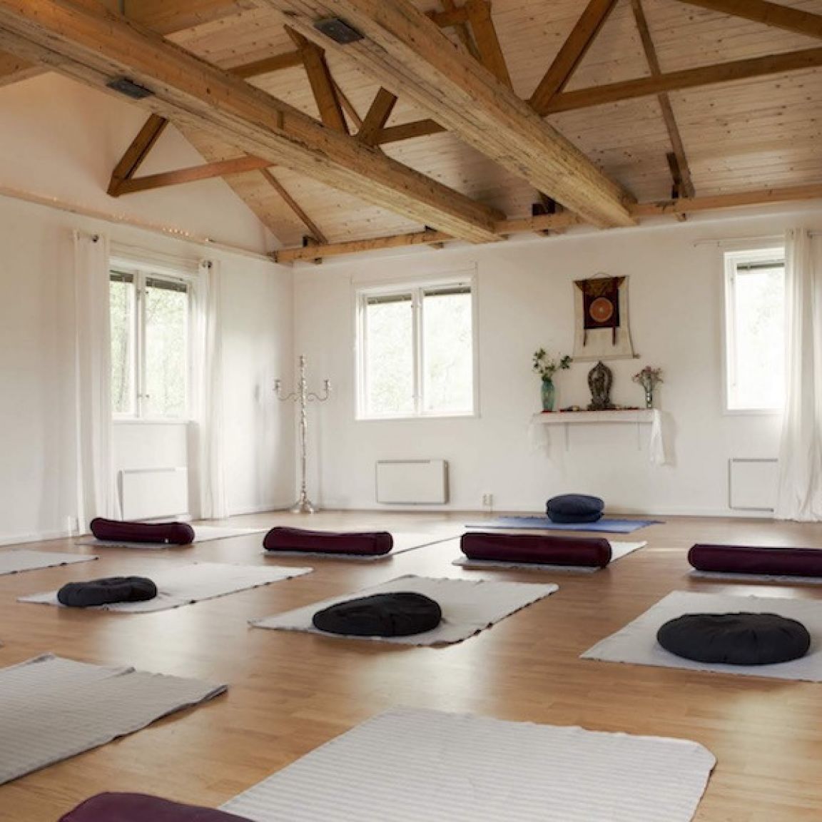 Visit vastmanland shambala garhering yoga center aktivitetsrum