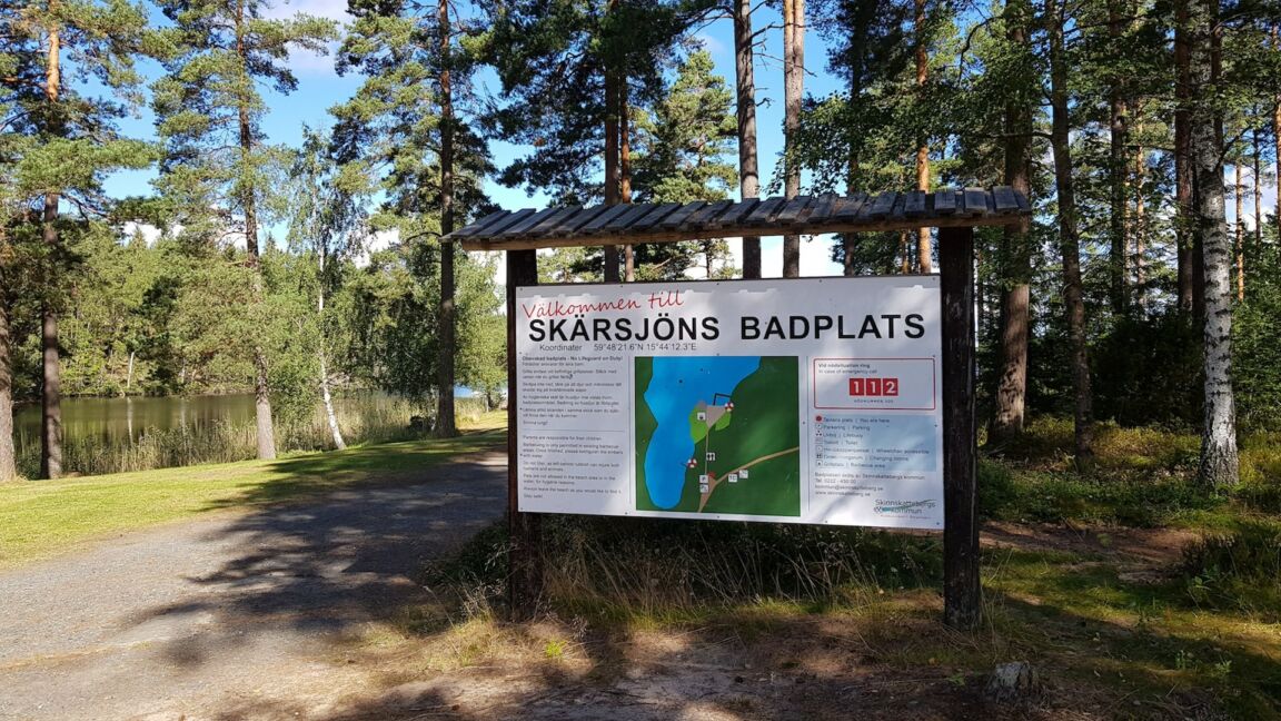 bild på skylt över Skärsjöns bad