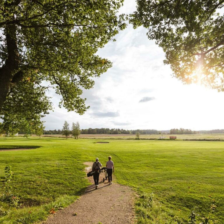 på väg ut på Strömsholms golfbana
