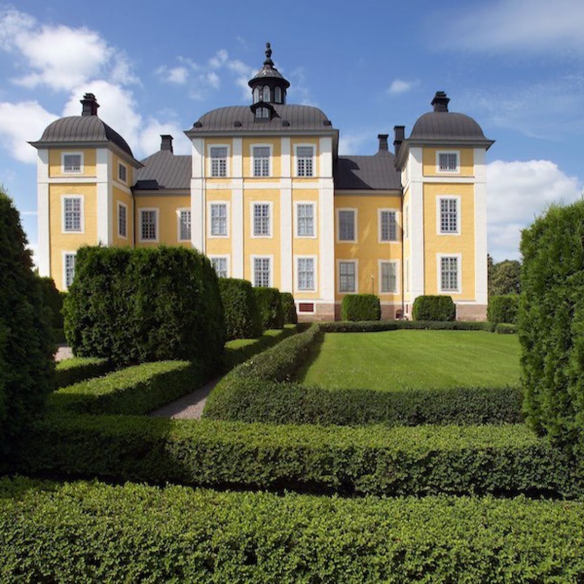 Visit vastmanland stromsholms slott exterior slotts parken