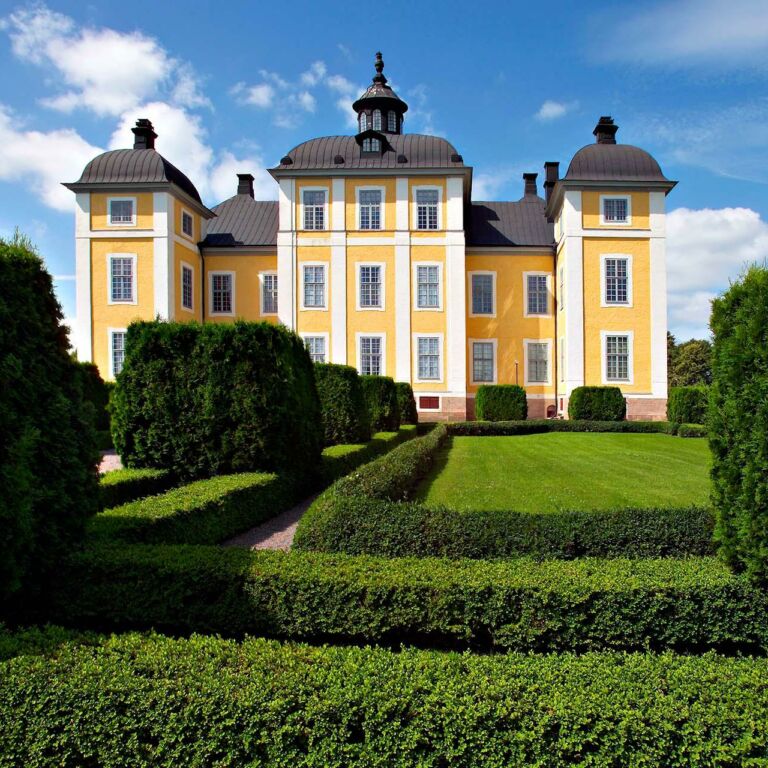 Sommarbild på Strömsholms slott