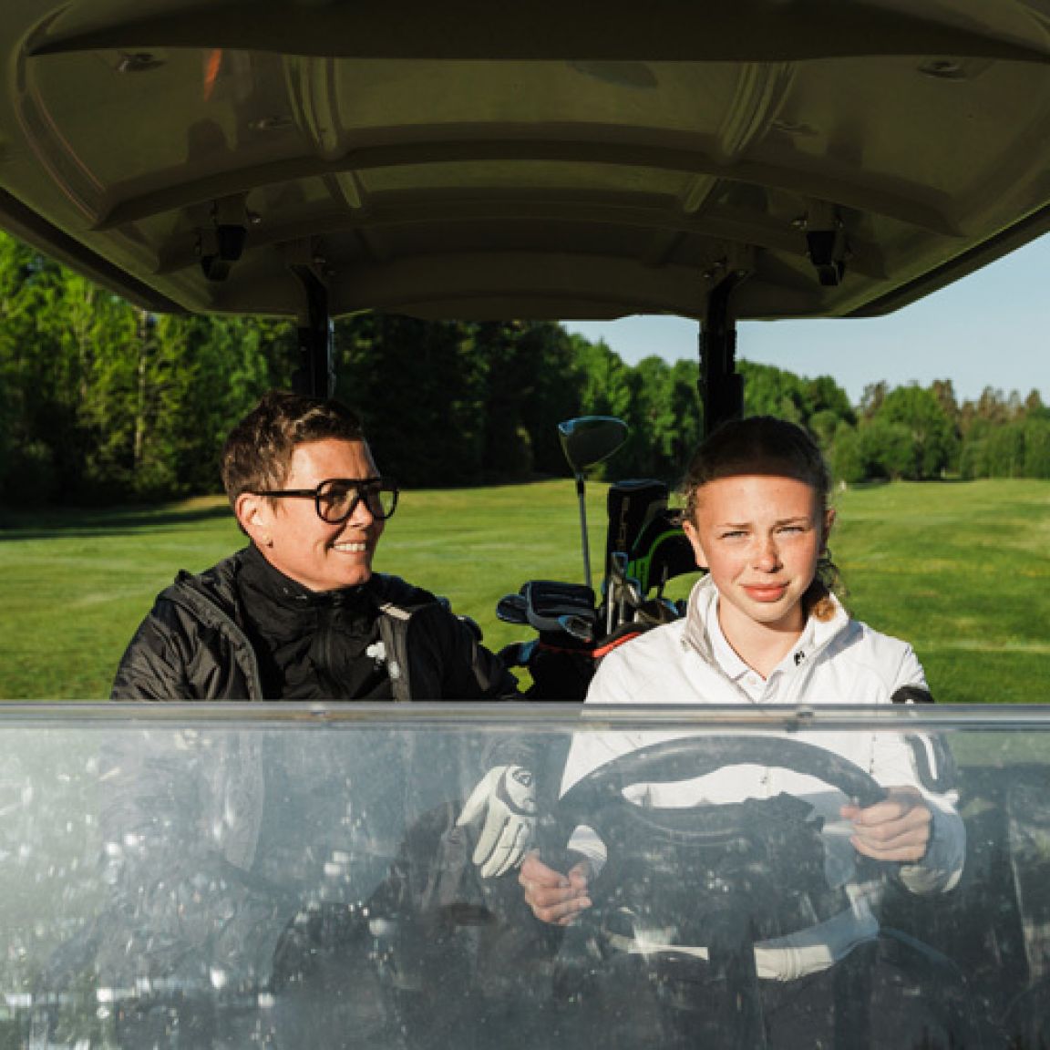 Visit vastmanland surahammars golfklubb golfbil fot henrik mill