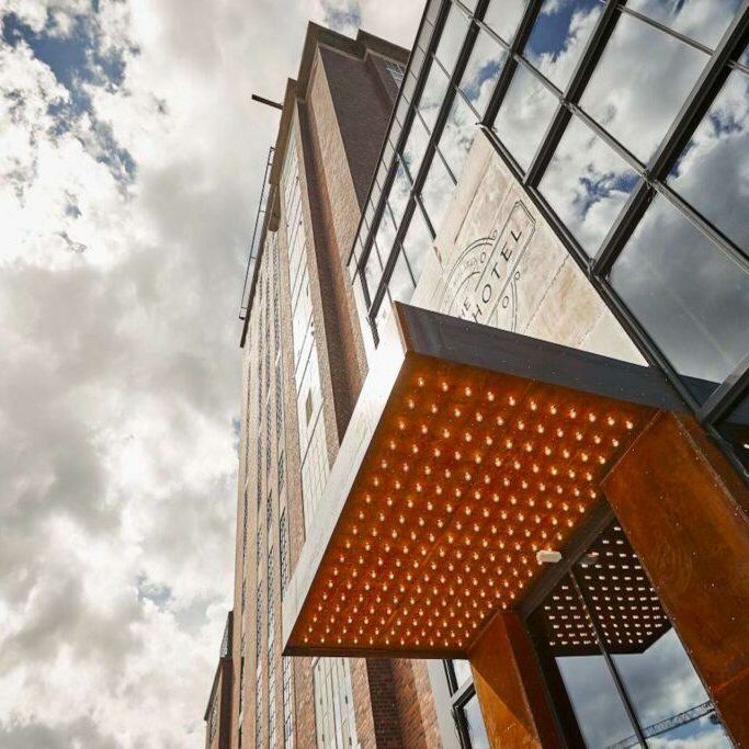 Bild tagen vid Steam tagen från marken rätt upp i luften