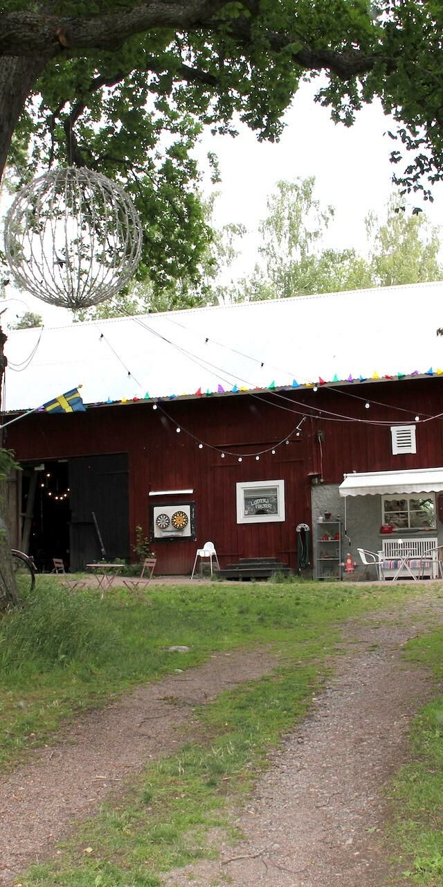 Bild på Stora Eken ladgård där cafét finns