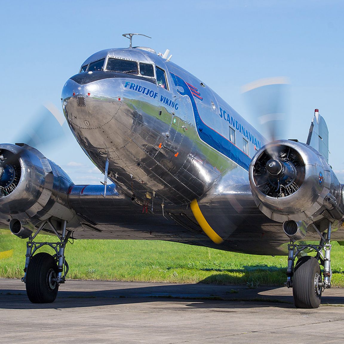 Visit vastmanland flygmuseum DC 3 Daisy kopiera