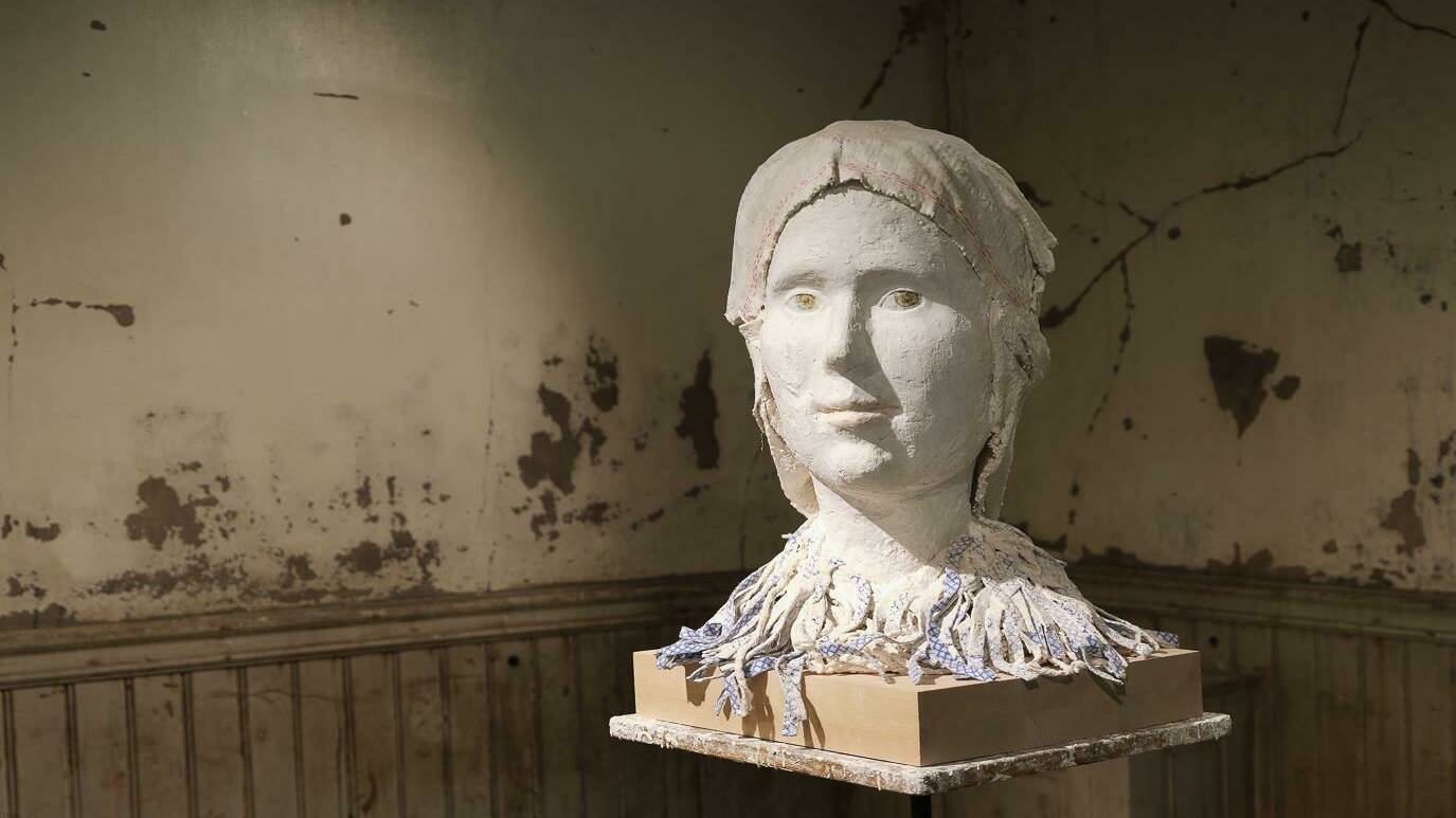 Karin Hall 2 stor april